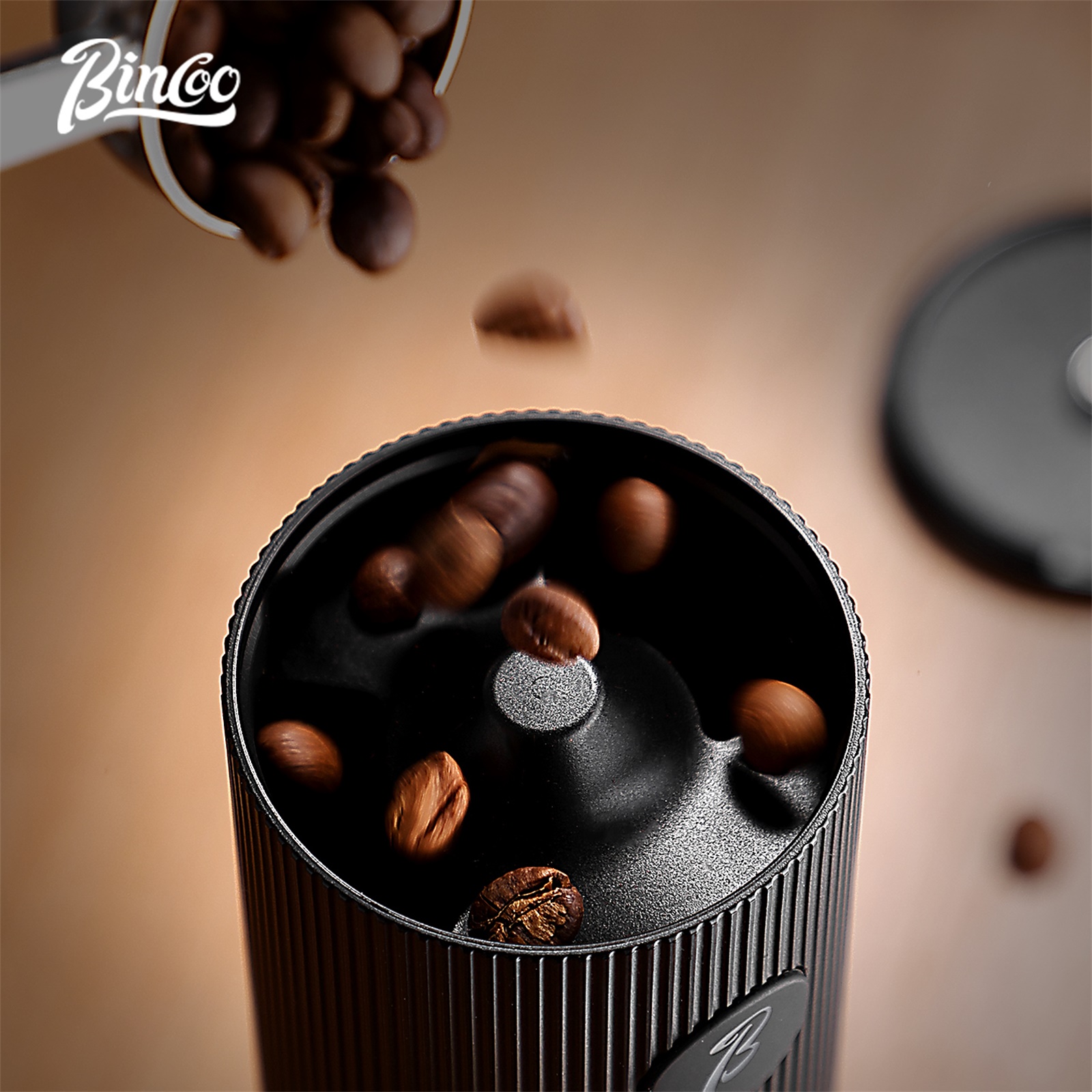 مطحنة قهوة كهربائية محمولة من  - مراجعة Outdoor Camping Bin وسعره